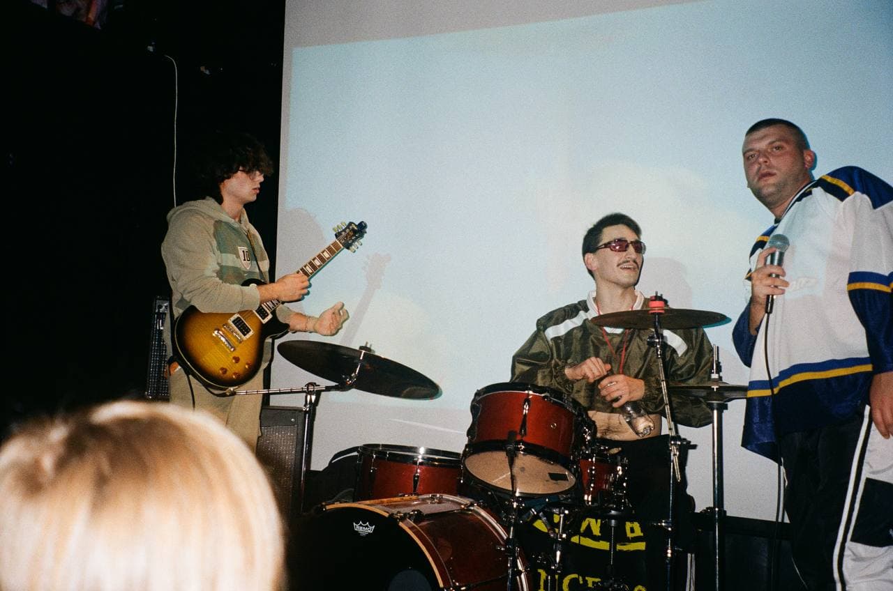 "Локдауни – явище тимчасове": квіткіс присвятили нові пісні осінньому Києву